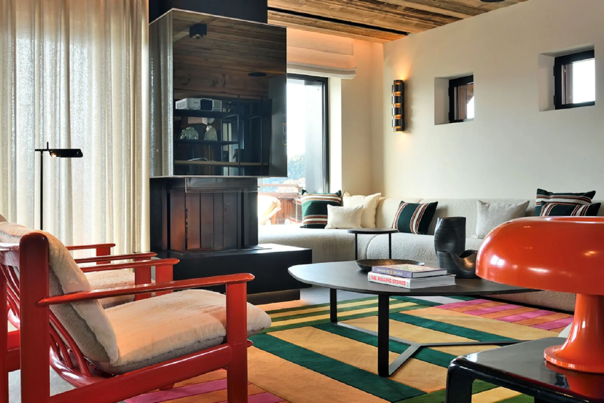 Salon avec canapés et fauteuils avec vue panoramique