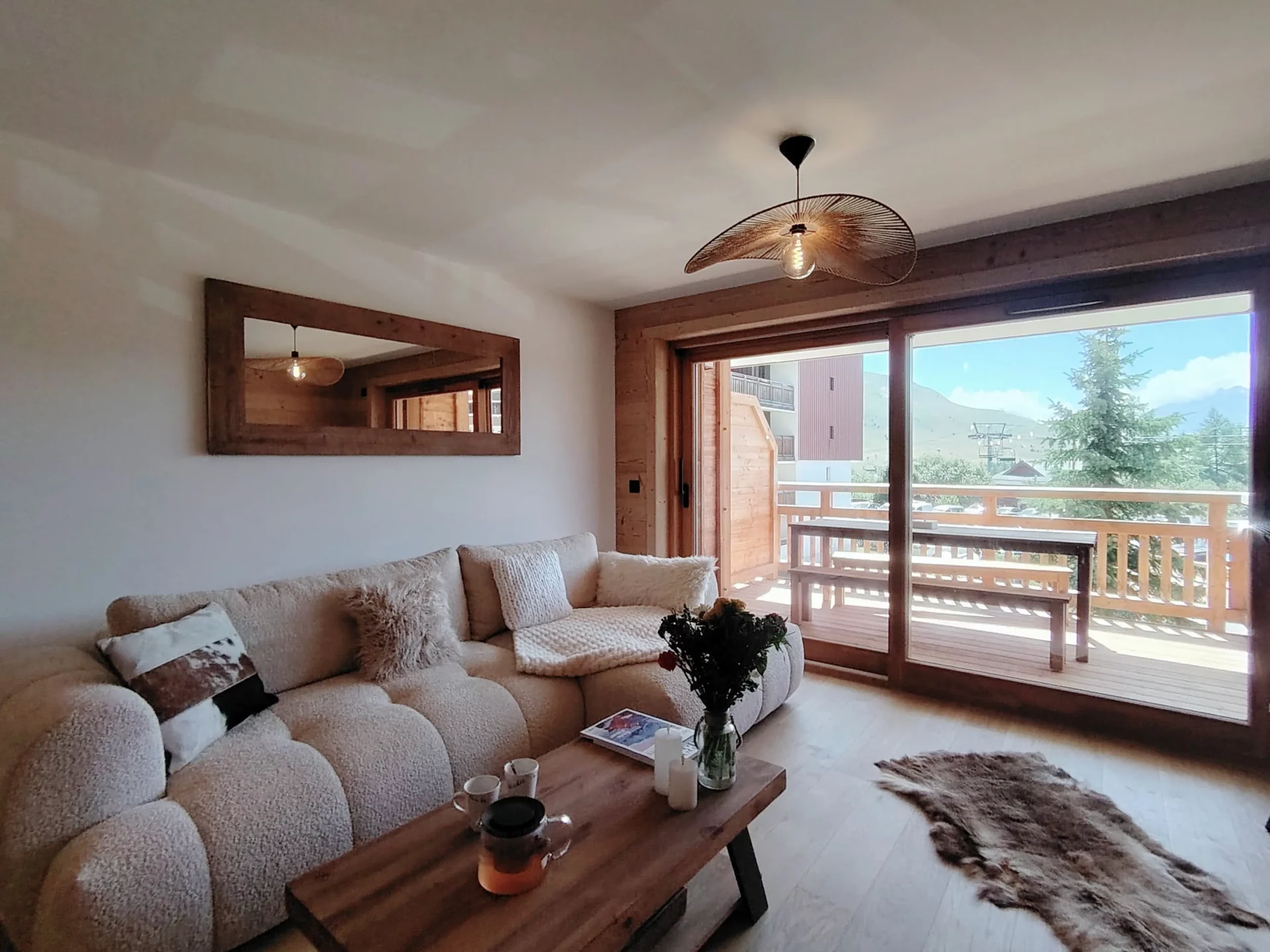 Salon d'un appartement à louer à l'alpe d'huez dans la résidence Cachemire