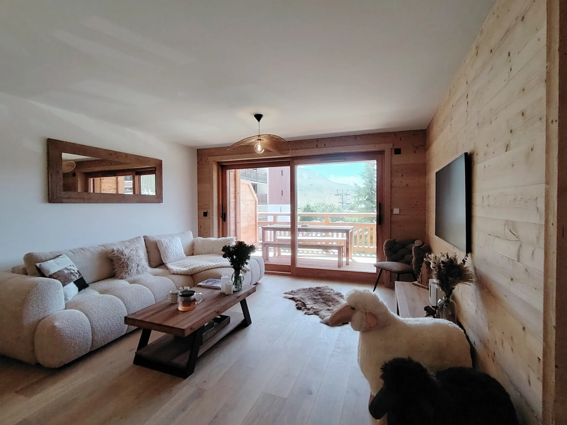 Salon d'un appartement à louer à l'alpe d'huez dans la résidence Cachemire