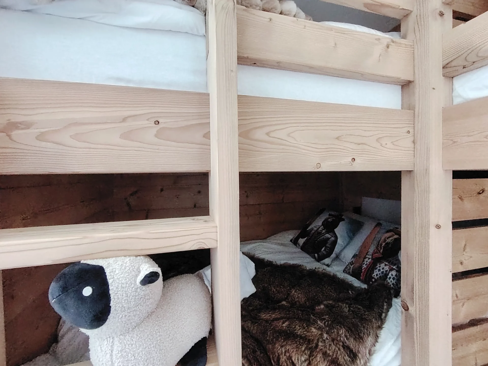 Chambre d'un appartement à louer à l'alpe d'huez dans la résidence Cachemire