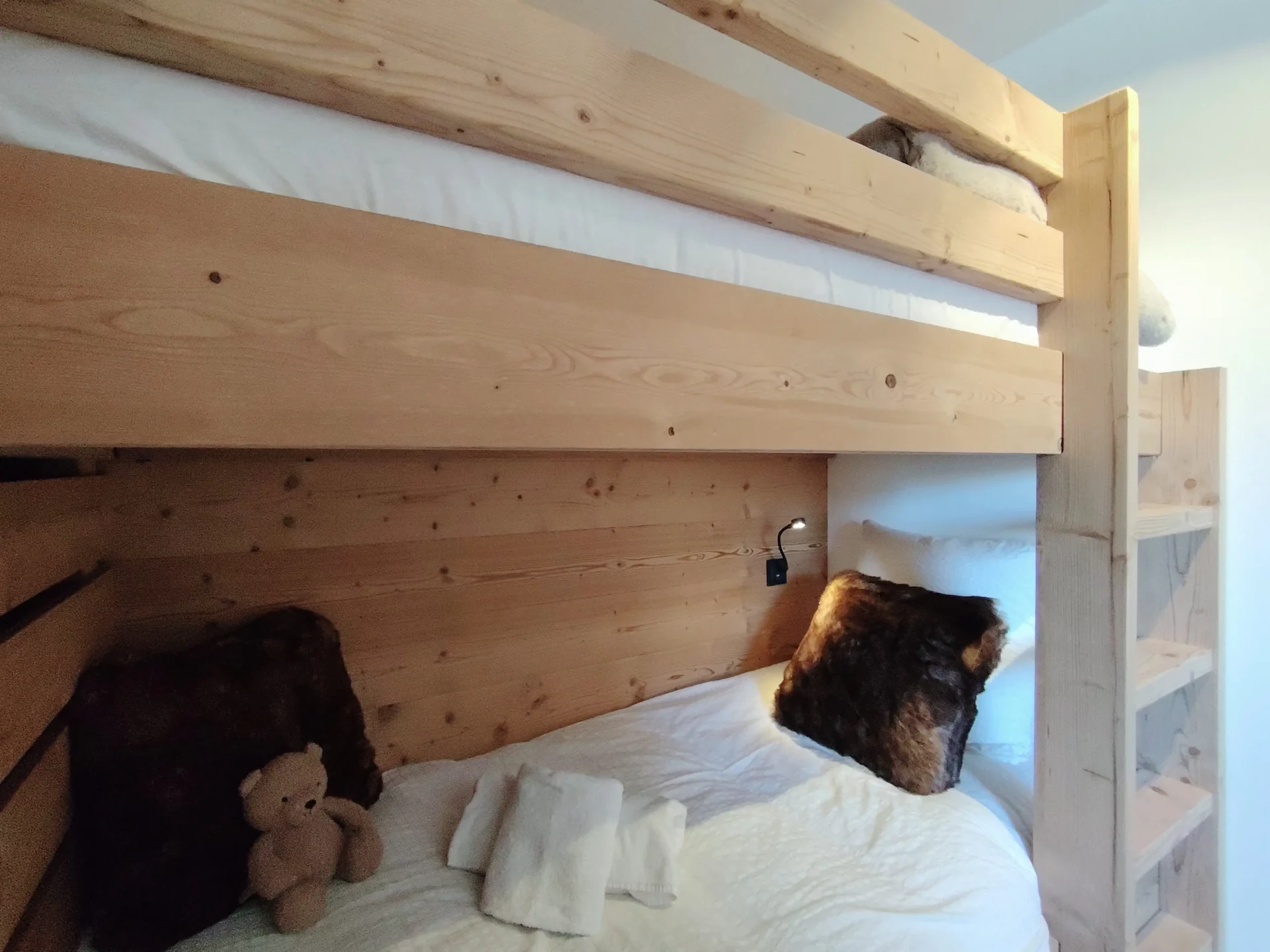 Chambre d'un appartement à louer à l'alpe d'huez dans la résidence Cachemire