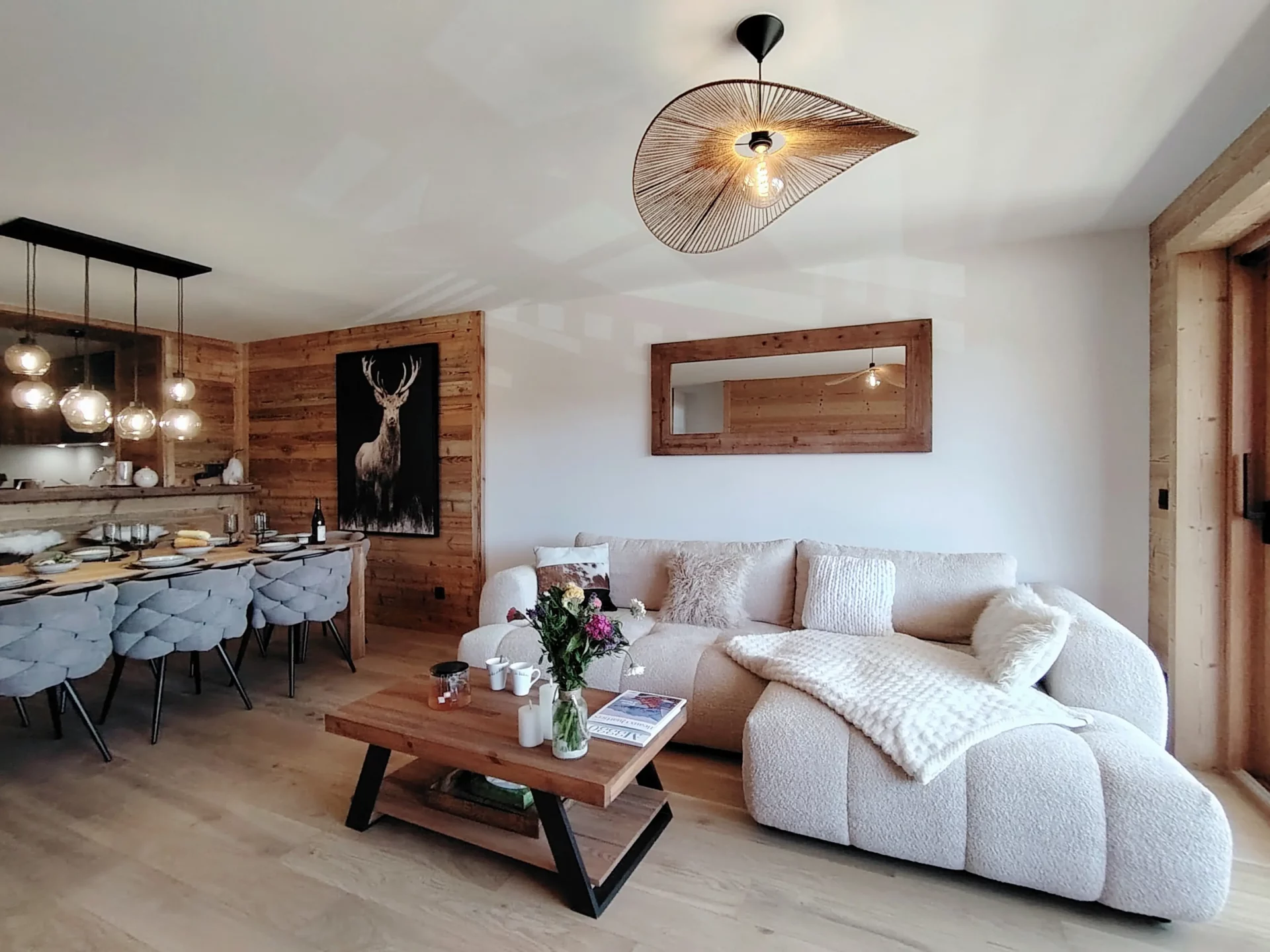 Salon d'un appartement à louer à l'alpe d'huez dans la résidence Cachemire