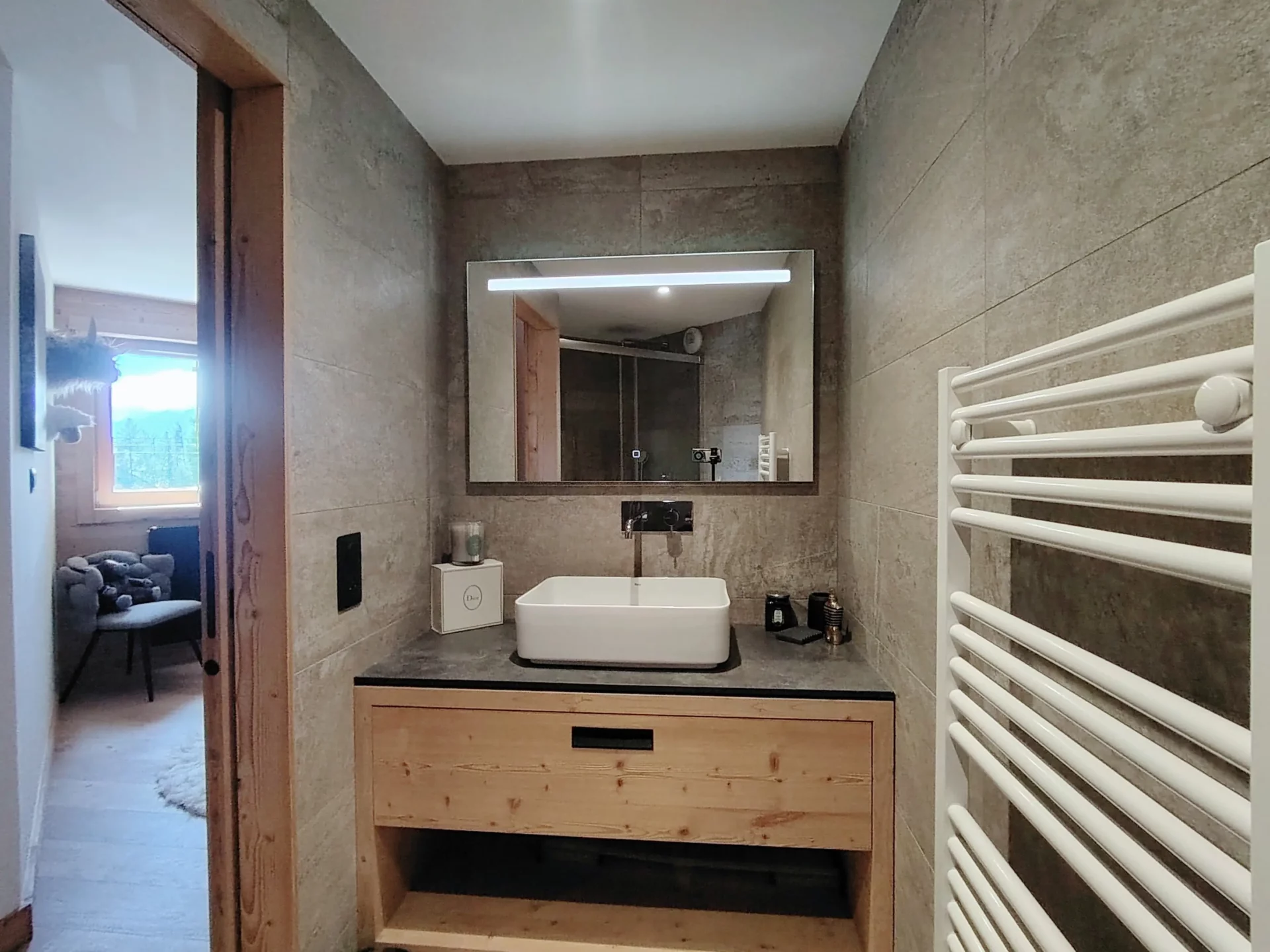 Salle de bain d'un appartement à louer à l'alpe d'huez dans la résidence Cachemire