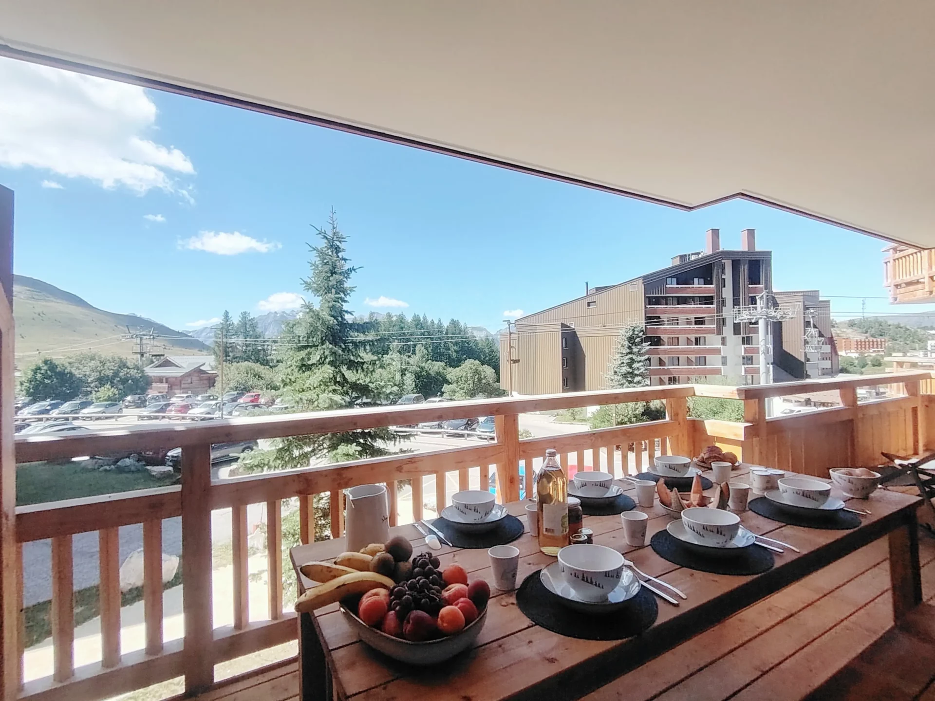 Terrasse d'un appartement à louer à l'alpe d'huez dans la résidence Cachemire