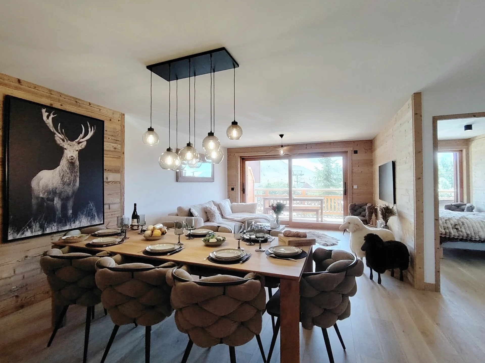 Espace repas d'un appartement à louer à l'alpe d'huez dans la résidence Cachemire