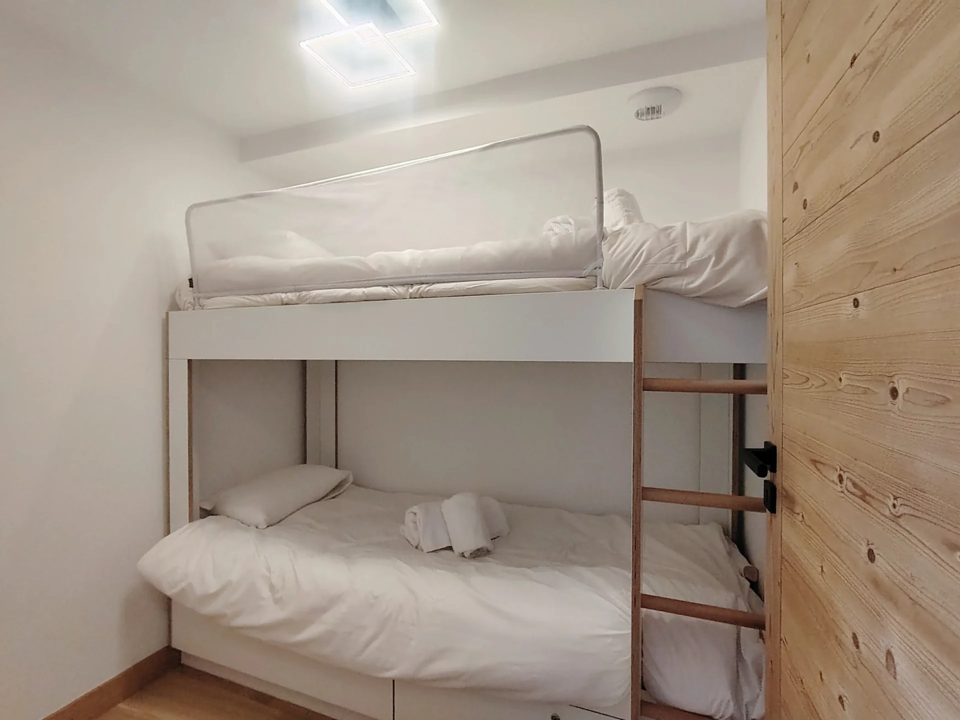 Coin montagne avec lits superposés confortables pour enfants ou adolescents – Appartement A105 Cachemire Alpe d’Huez