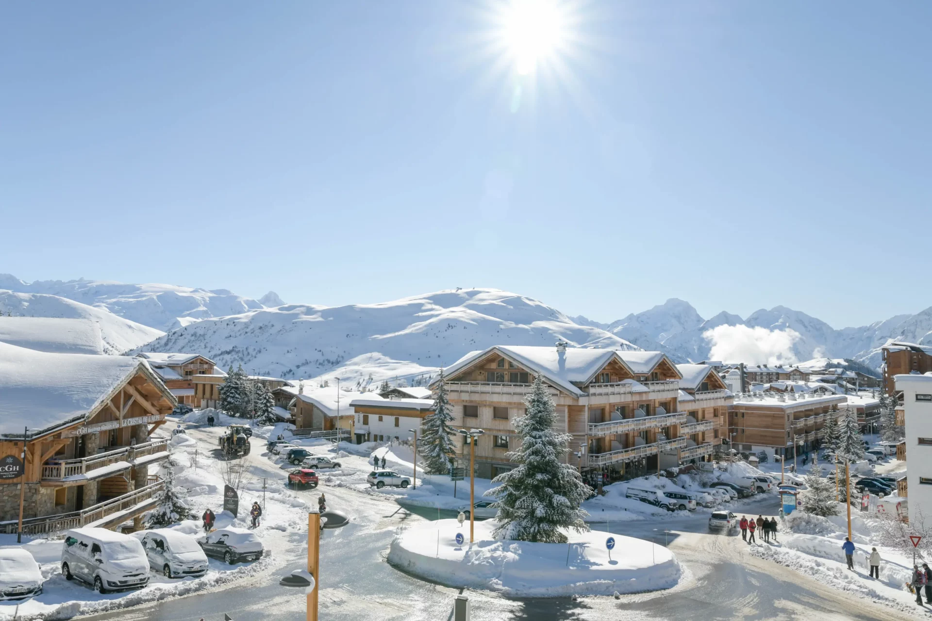Vue depuis appartement à l'Alpe d'Huez sur la station de l'alpe d'huez, les montagnes et la ville