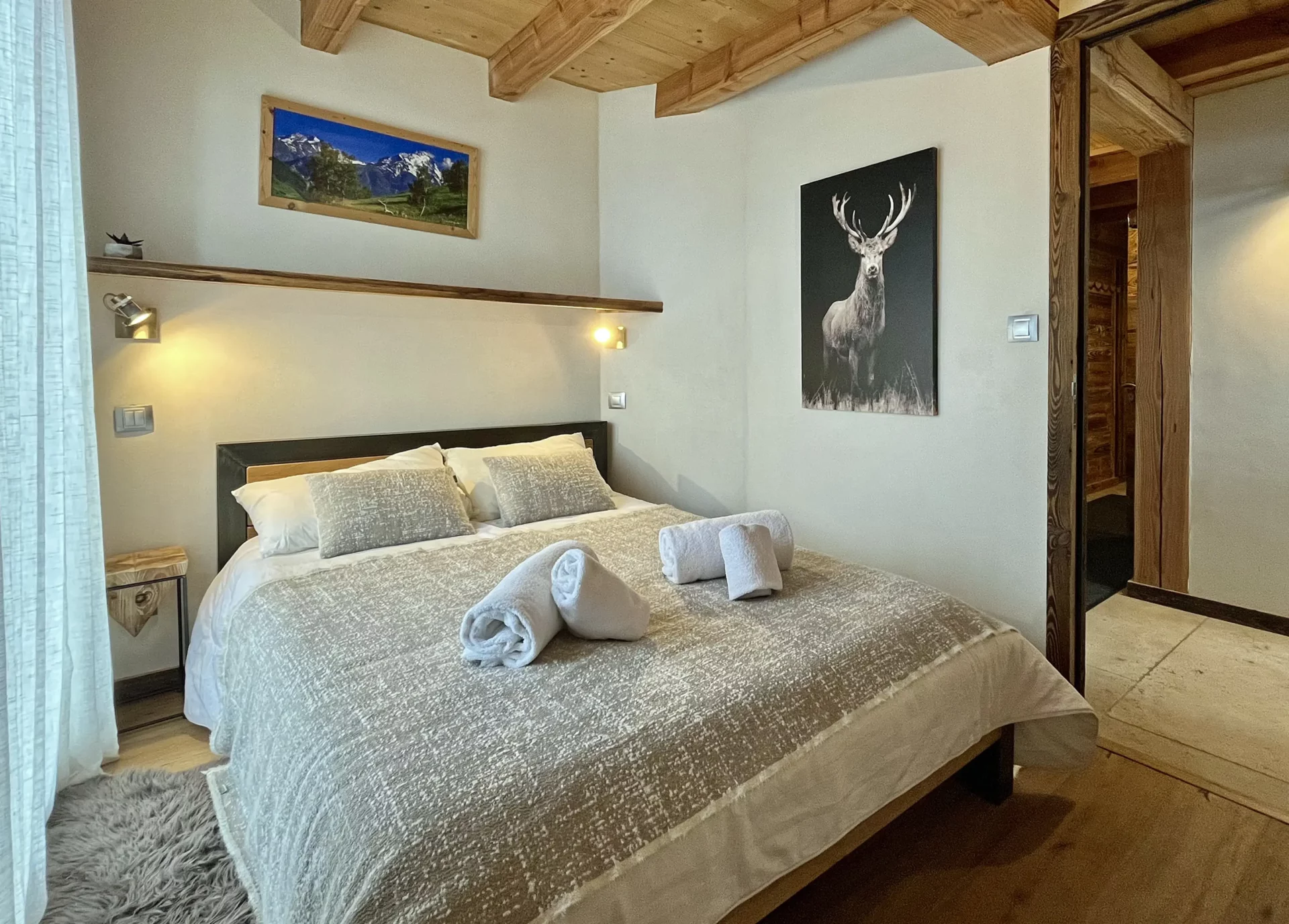 Chambre double avec balcon et vue montagne – appartement duplex Résidence Ourson Alpe d’Huez