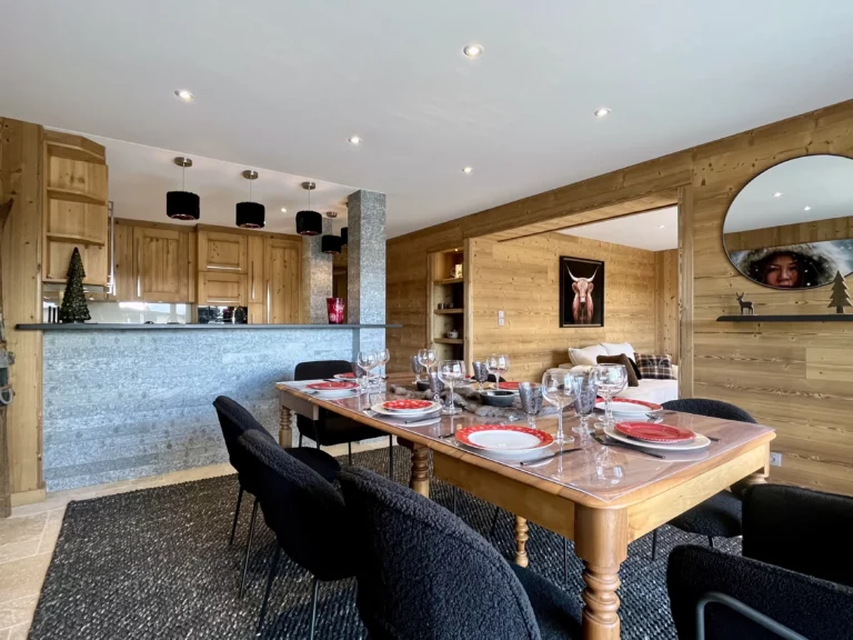 Séjour Résidence Alpe d’Huez – Appartement chaleureux avec salon boisé, balcon et accès pistes de ski à deux pas.