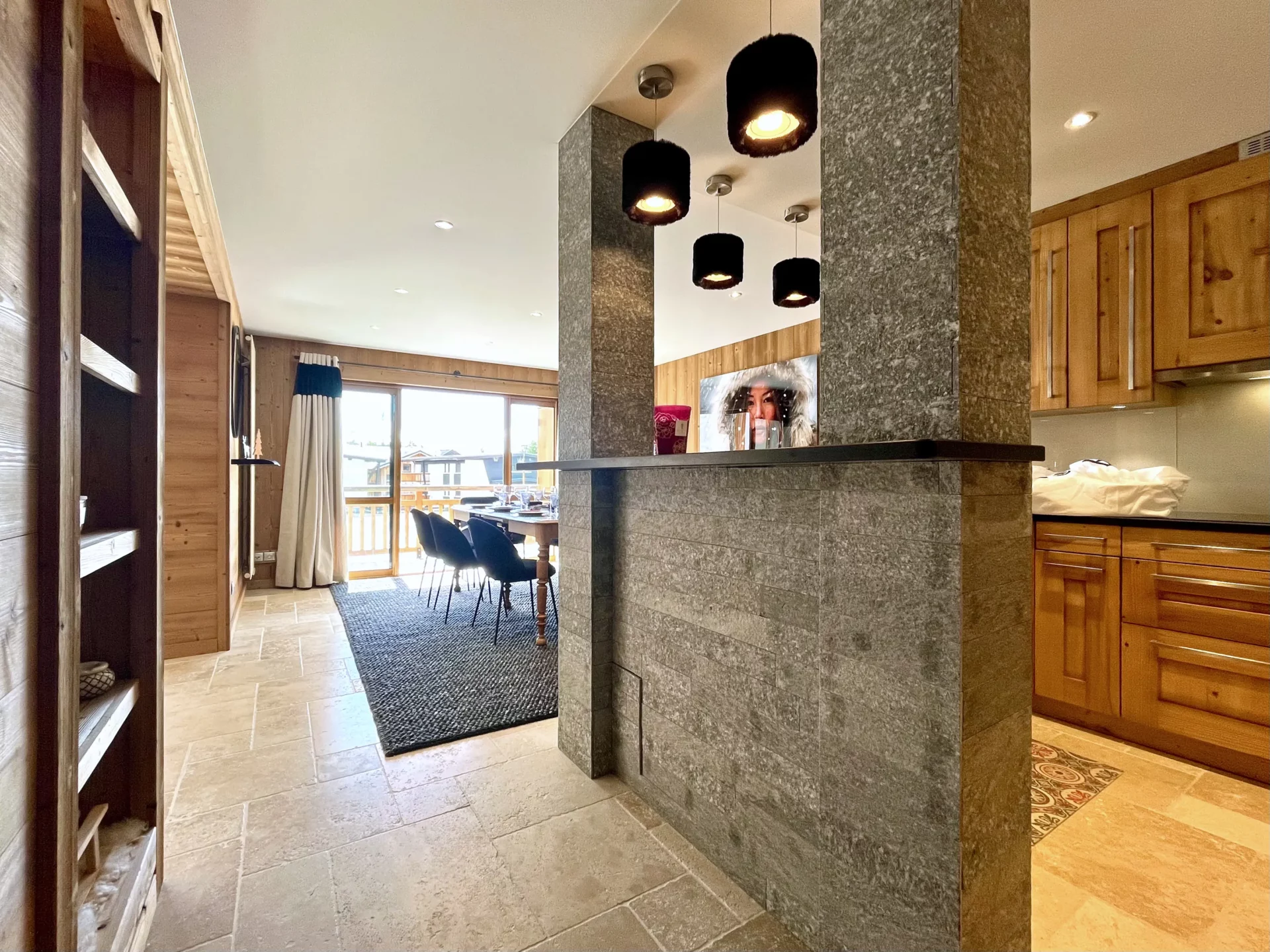 Cuisine ouverte équipée et salle à manger spacieuse - Appartement Résidence Choucas