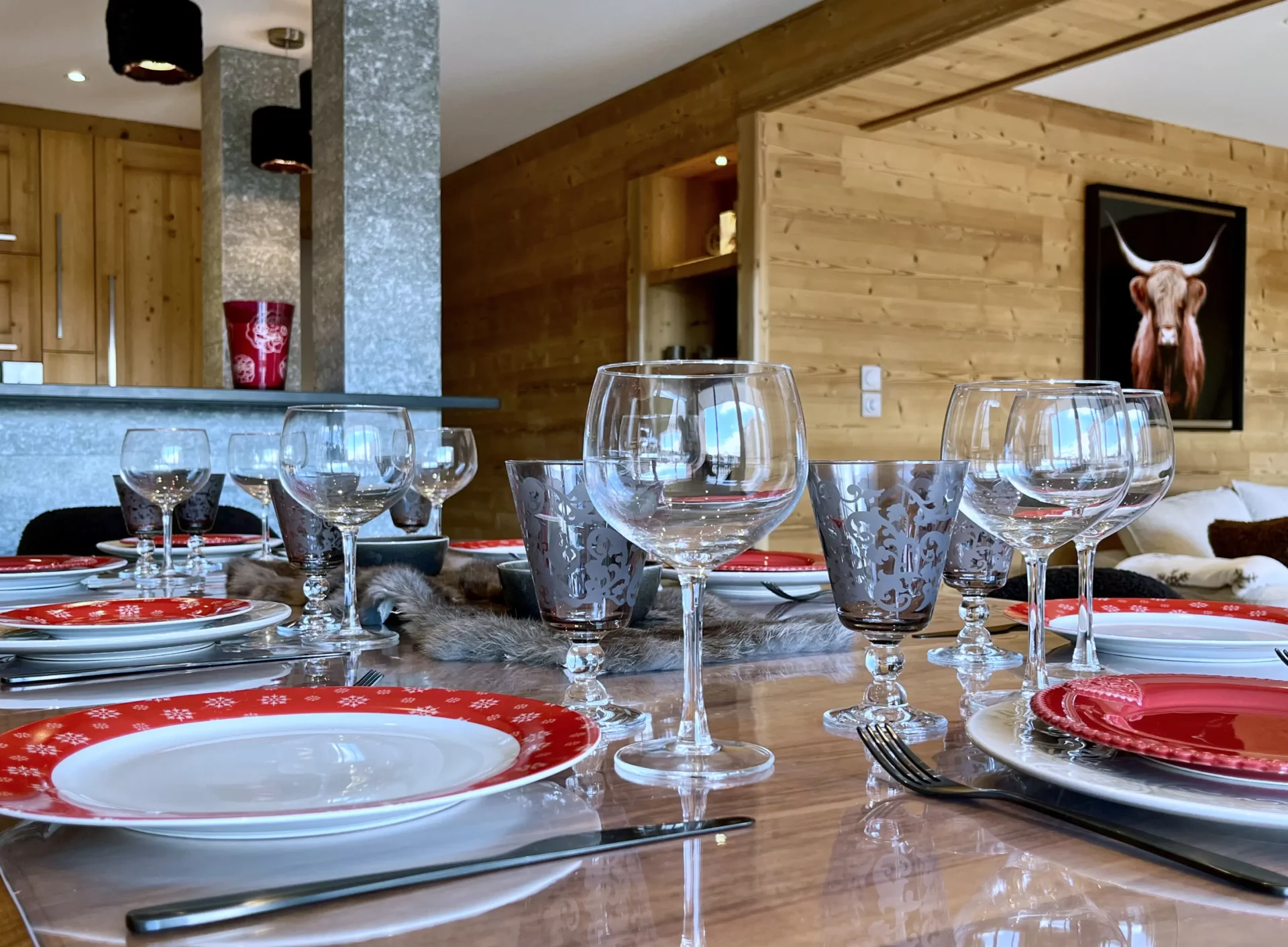 Table de repas dressée pour 6 personnes - Appartement Résidence Choucas