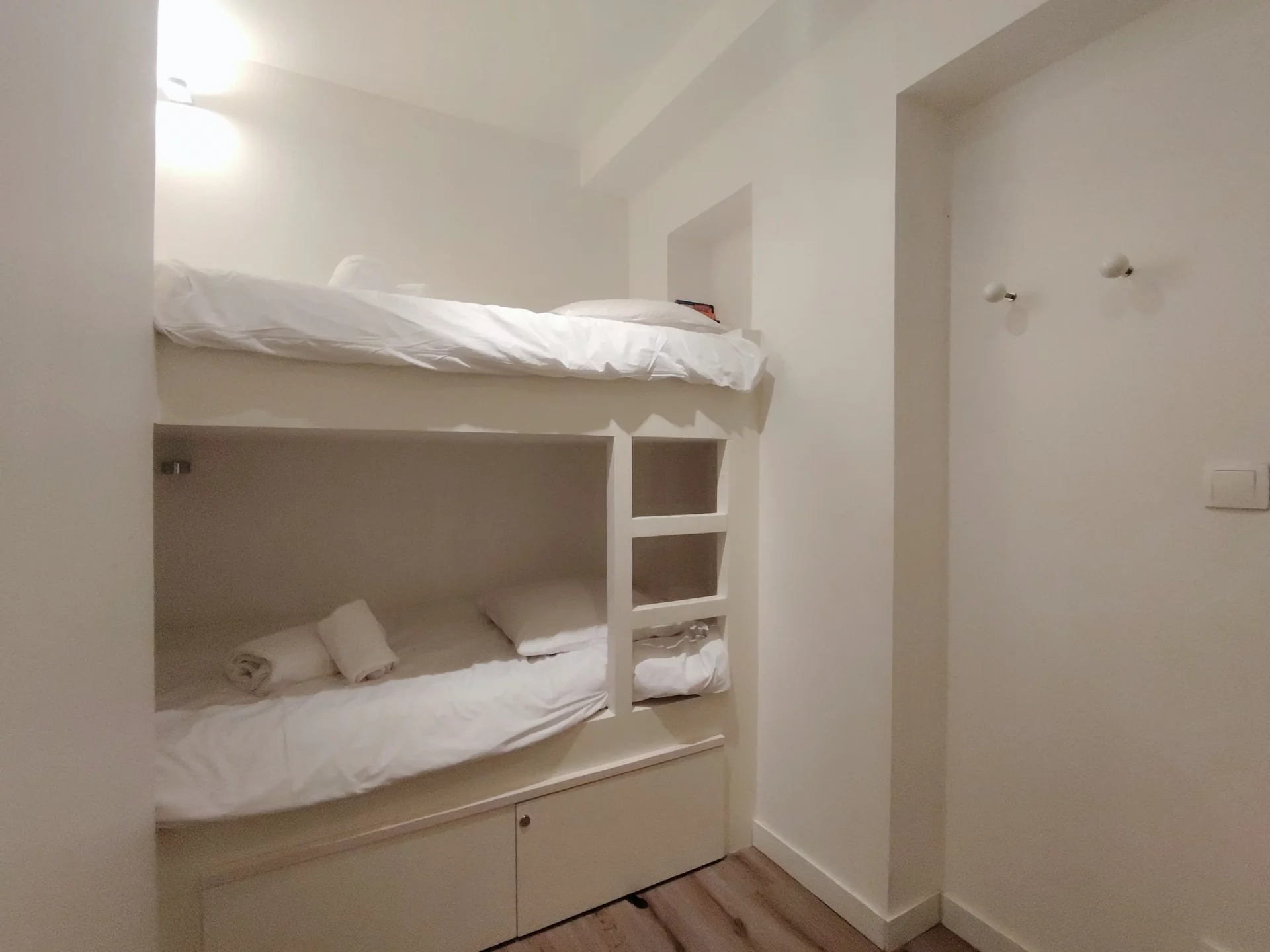 Chambre cabine avec lits superposés, idéale pour enfants – Appartement familial Alpe d’Huez Ménandière H1