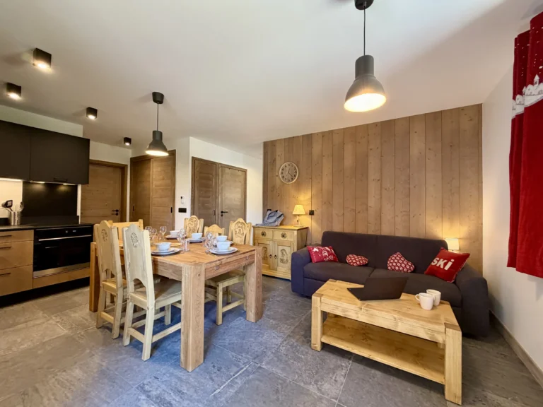 Salon chaleureux dans la résidence perle d'alba à l'alpe d'huez avec piscine, sauna, hammam